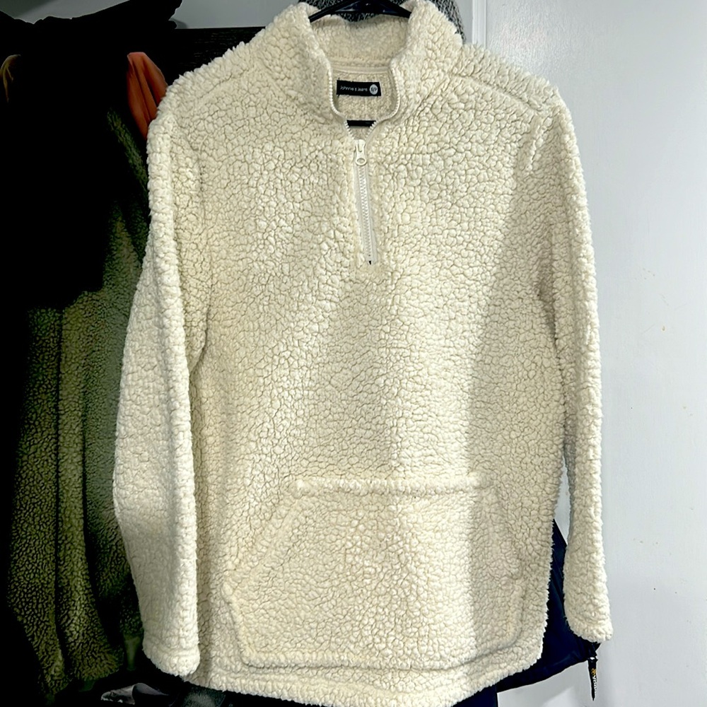 🚨PART OF 4 for 15🚨 Johnnie’S Jeans Plush sweater